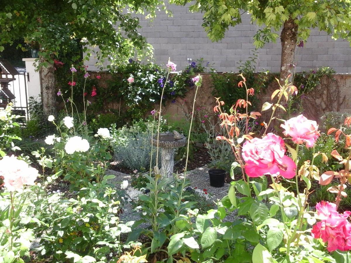 La Maison Des Fleurs Montembœuf Εξωτερικό φωτογραφία